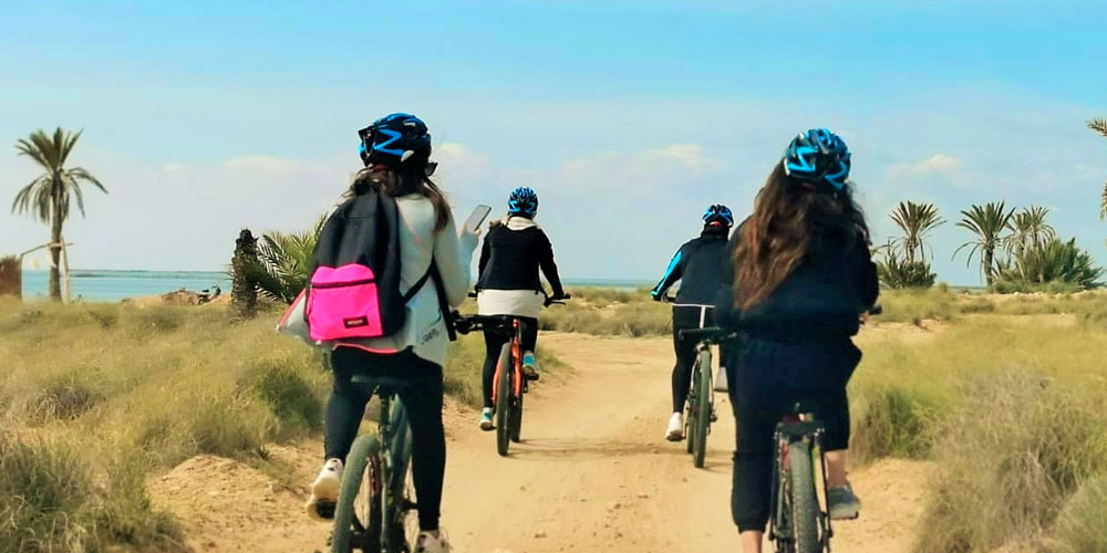 Randonnée à vélo sur les îles Kerkennah, exploration de la nature et découverte des saveurs locales avec ResaPrivee.com